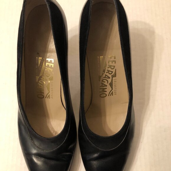 Salvatore Ferragamo Shoes - SALVATORE FERRAGAMO WOMEN'S BLACK LEATHER DRESS SHOES SIZE: 7 1/2 B
